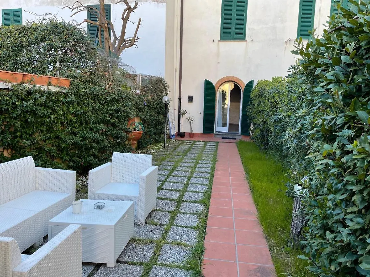 Bed & Breakfast Sunrise Bed and Breakfast Marina Di Pisa Italië